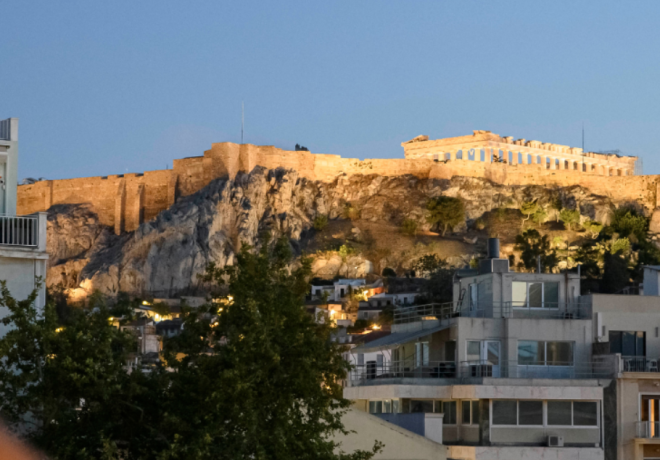 Πανσέληνος Αυγούστου με θέα την Ακρόπολη 